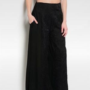 Ceres Women's Black Lace Detail Capuchino Pants